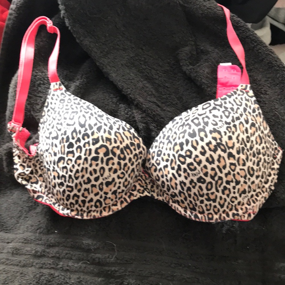 Victoria’s Secret Pink leapord bra